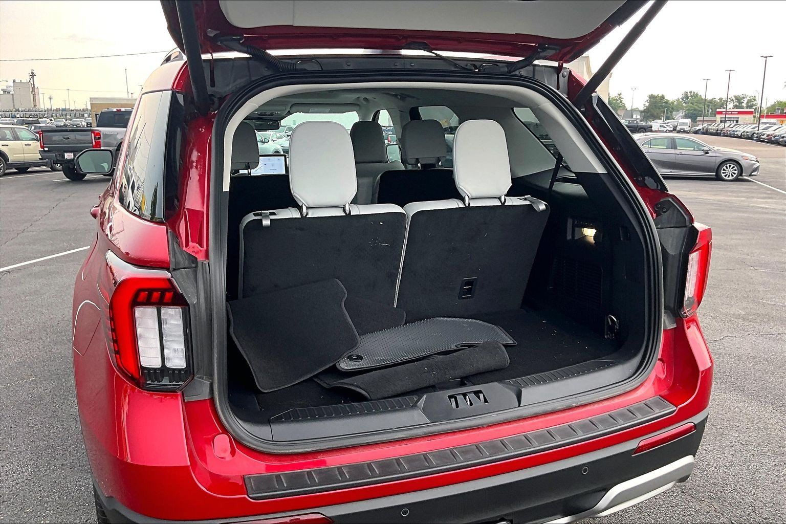 Used 2026 Ford Explorer Platinum w/ LUX Leather Package AWD/4WD image 19