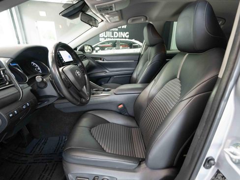 Used 2021 Toyota Camry SE FWD image 9