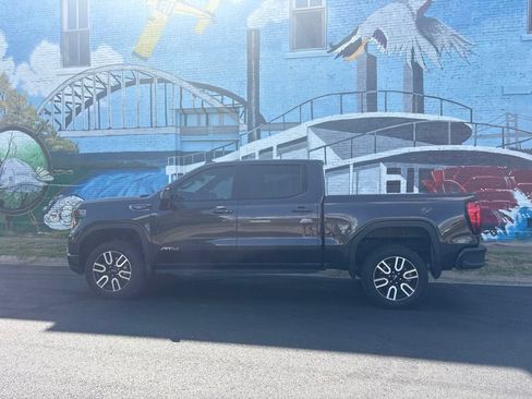 Used 2023 GMC Sierra 1500 AT4 w/ AT4 Premium Package AWD/4WD image 3