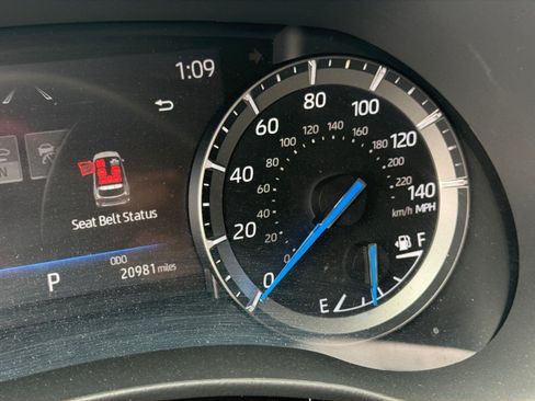 Certified 2021 Toyota Highlander XLE AWD/4WD image 11