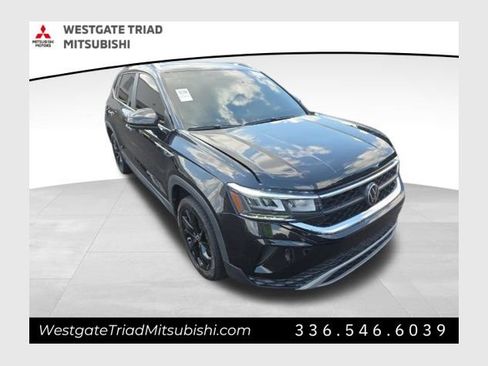 Used 2022 Volkswagen Taos SE AWD/4WD image 1