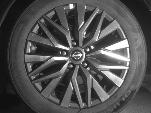 Used 2025 Nissan Altima 2.5 SV FWD image 14