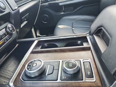 Used 2020 Ford Expedition Platinum image 19