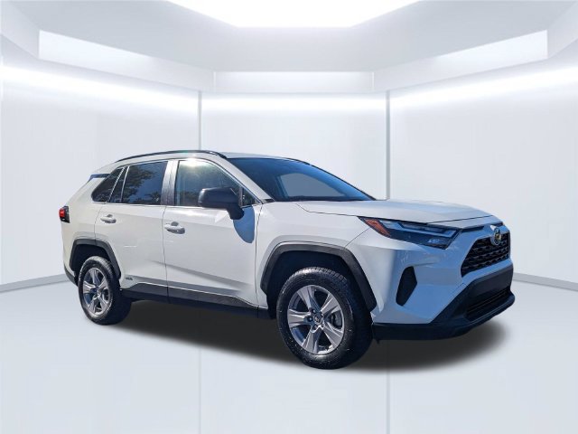 Used 2025 Toyota RAV4 LE AWD/4WD image 3