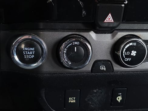 Used 2016 Toyota Tacoma TRD Off-Road w/ Towing Package image 20