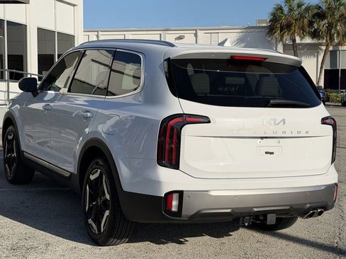 Certified 2025 Kia Telluride EX w/ EX Captain's Chair Package FWD image 7