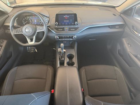 Used 2025 Nissan Altima 2.5 SV FWD image 31