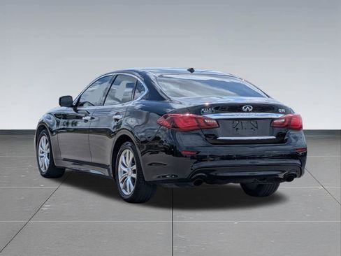 Used 2018 INFINITI Q70 Luxe RWD image 3