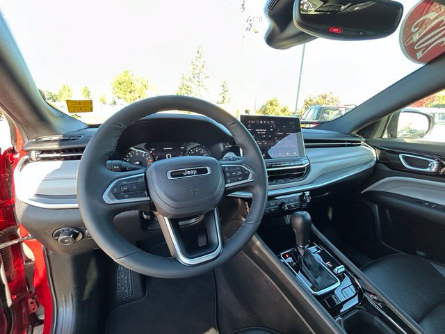Used 2025 Jeep Compass Limited AWD/4WD image 18
