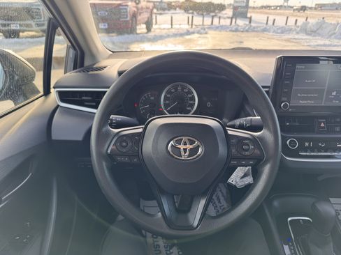 Used 2022 Toyota Corolla LE image 9