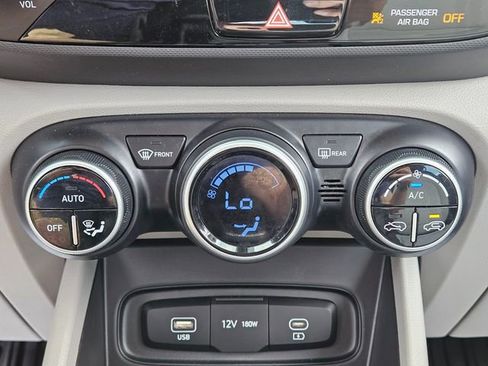 Used 2024 Hyundai Venue SEL image 23