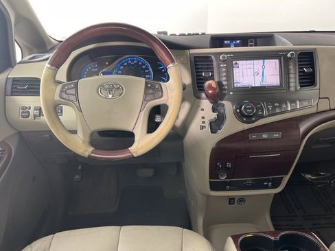 Used 2011 Toyota Sienna Limited image 7