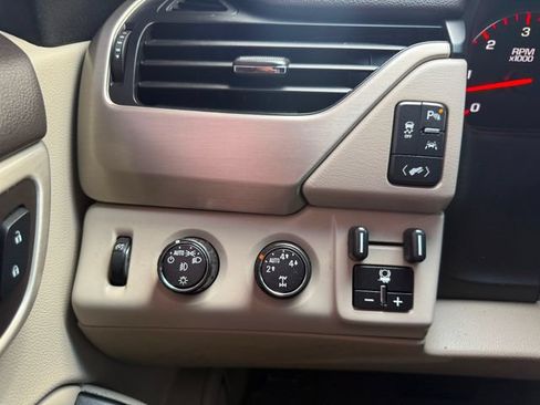 Used 2016 GMC Yukon Denali w/ Open Road Package AWD/4WD image 15
