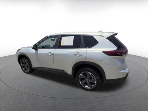 Used 2025 Nissan Rogue SV FWD image 10