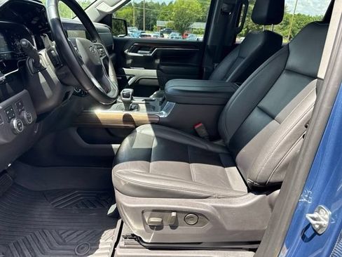 Used 2024 Chevrolet Silverado 1500 LT Trail Boss w/ Convenience Package II AWD/4WD image 9