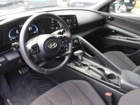 Used 2025 Hyundai Elantra Sport FWD image 21