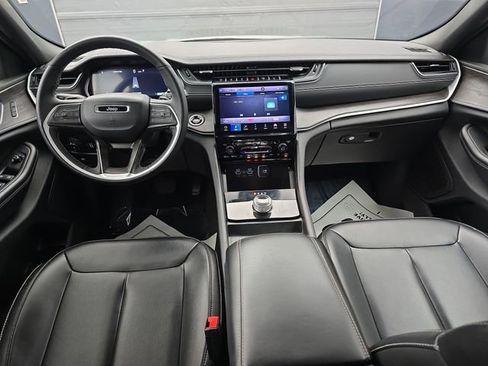 Used 2024 Jeep Grand Cherokee Limited image 21