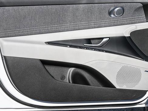 New 2026 Hyundai Elantra Limited image 22