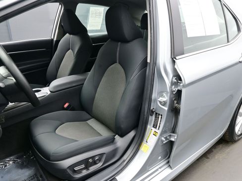 Used 2023 Toyota Camry LE image 12