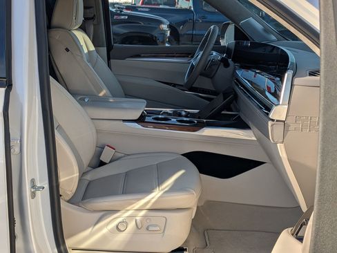 Used 2025 Cadillac Escalade Sport Platinum image 25