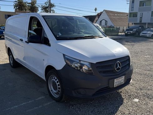 Used 2017 Mercedes-Benz Metris image 3