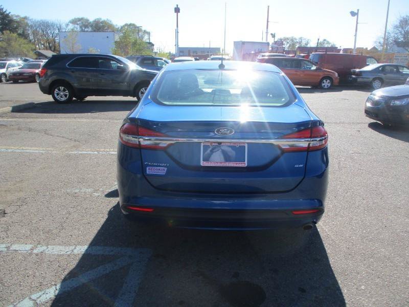 Used 2018 Ford Fusion SE FWD image 5