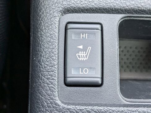 Used 2018 Nissan Rogue SV image 27