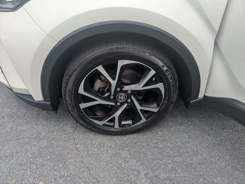 Used 2021 Toyota C-HR XLE FWD image 10