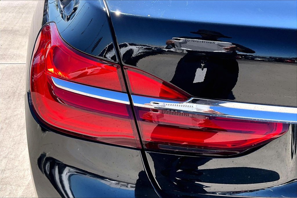 Used 2019 BMW 740i RWD image 35
