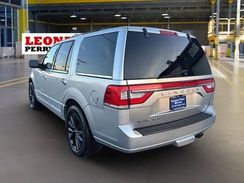 Used 2016 Lincoln Navigator Select image 7