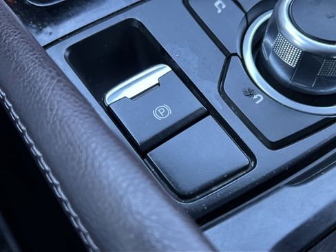 Used 2018 MAZDA MAZDA3 Touring image 32