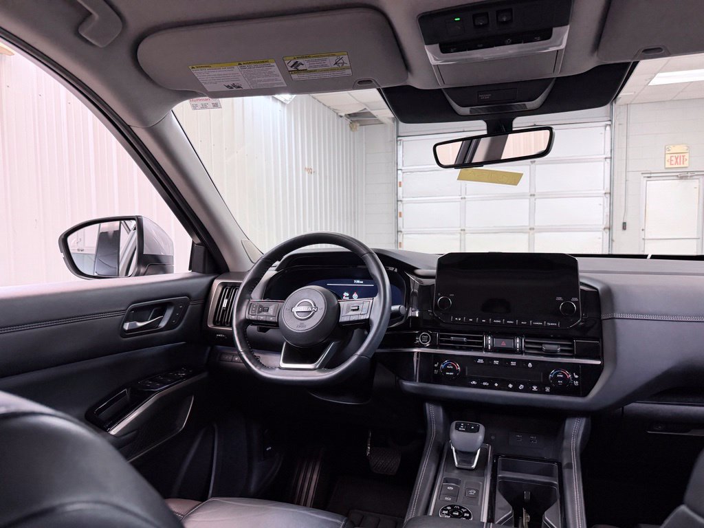 Used 2024 Nissan Pathfinder Platinum AWD/4WD image 32