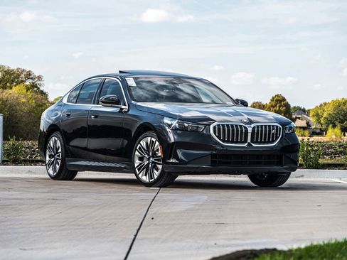 Used 2025 BMW i5 eDrive40i w/ Premium Package image 1