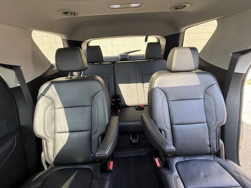 Used 2021 Chevrolet Traverse LT w/ LT Premium Package AWD/4WD image 33