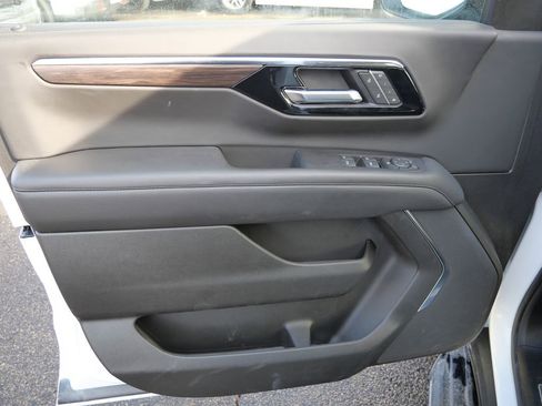 Used 2025 Chevrolet Tahoe LT AWD/4WD image 29