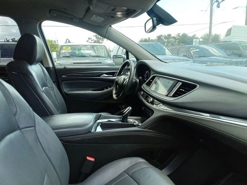 Used 2018 Buick Enclave Essence image 17