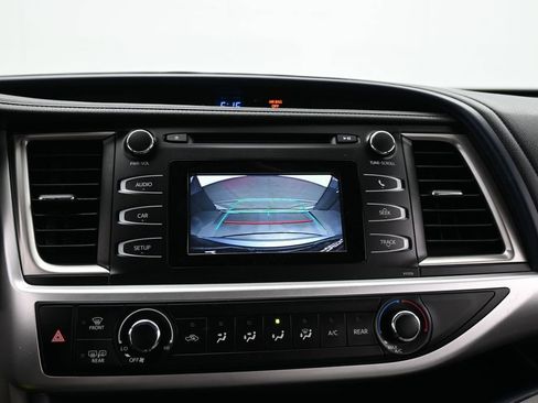 Used 2018 Toyota Highlander LE AWD/4WD image 47
