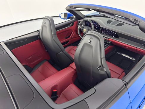 Used 2025 Porsche 911 Carrera image 42