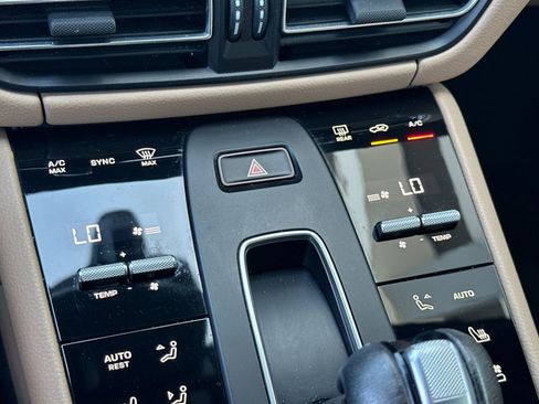 Used 2022 Porsche Macan AWD/4WD image 21