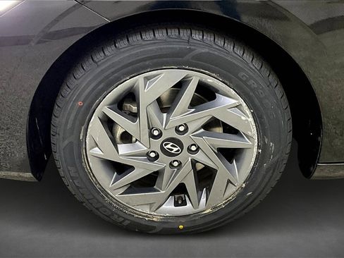 Used 2024 Hyundai Elantra SEL image 32