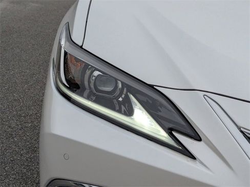 Certified 2025 Lexus ES 350 w/ Premium Package image 10