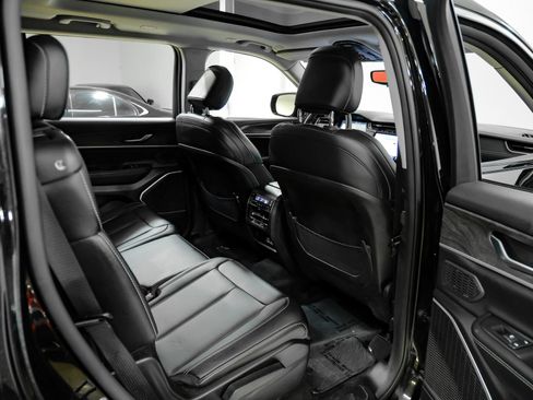 Used 2023 Jeep Grand Cherokee L Limited AWD/4WD image 44
