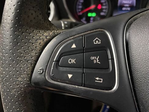 Used 2018 Mercedes-Benz GLC 300 image 11