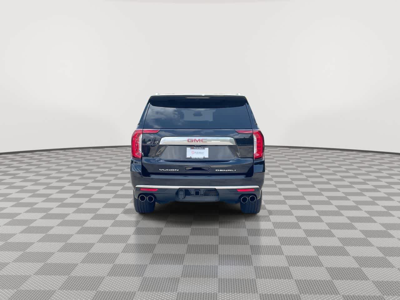 Used 2021 GMC Yukon XL Denali w/ Denali Premium Package AWD/4WD image 7