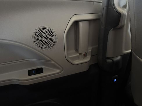 Used 2024 Toyota Sienna XLE image 26