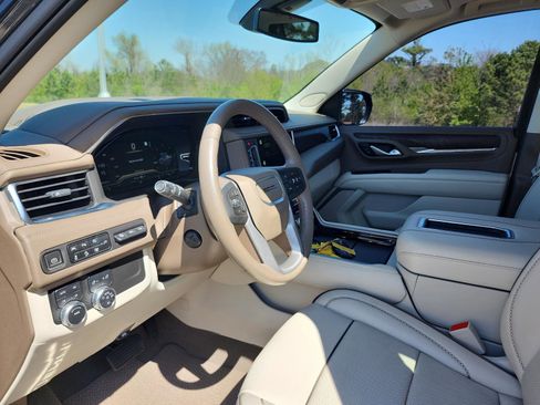 Used 2022 GMC Yukon Denali image 16