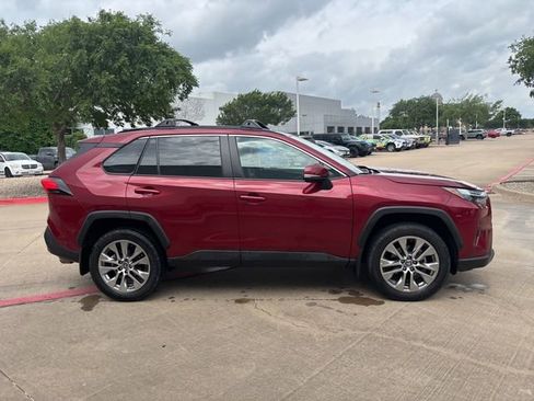 Used 2023 Toyota RAV4 XLE Premium image 4