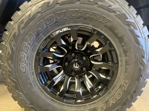 Used 2019 Jeep Wrangler Unlimited Sahara AWD/4WD image 39