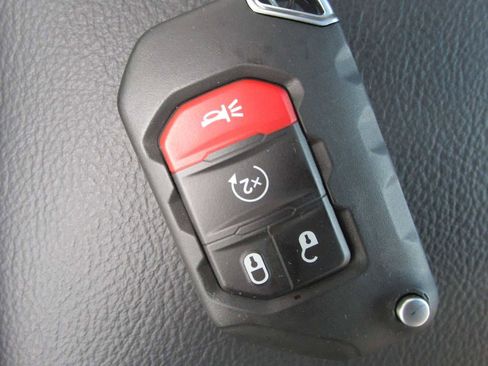 Used 2025 Jeep Wrangler Sahara image 54