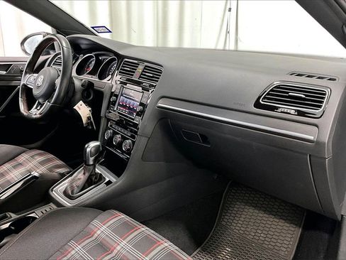 Used 2021 Volkswagen Golf 4-Door image 28